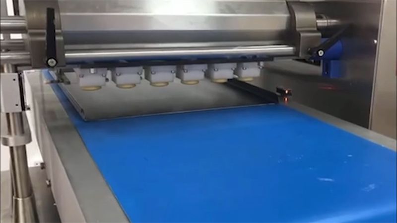 Машина с механизмом струнной резки